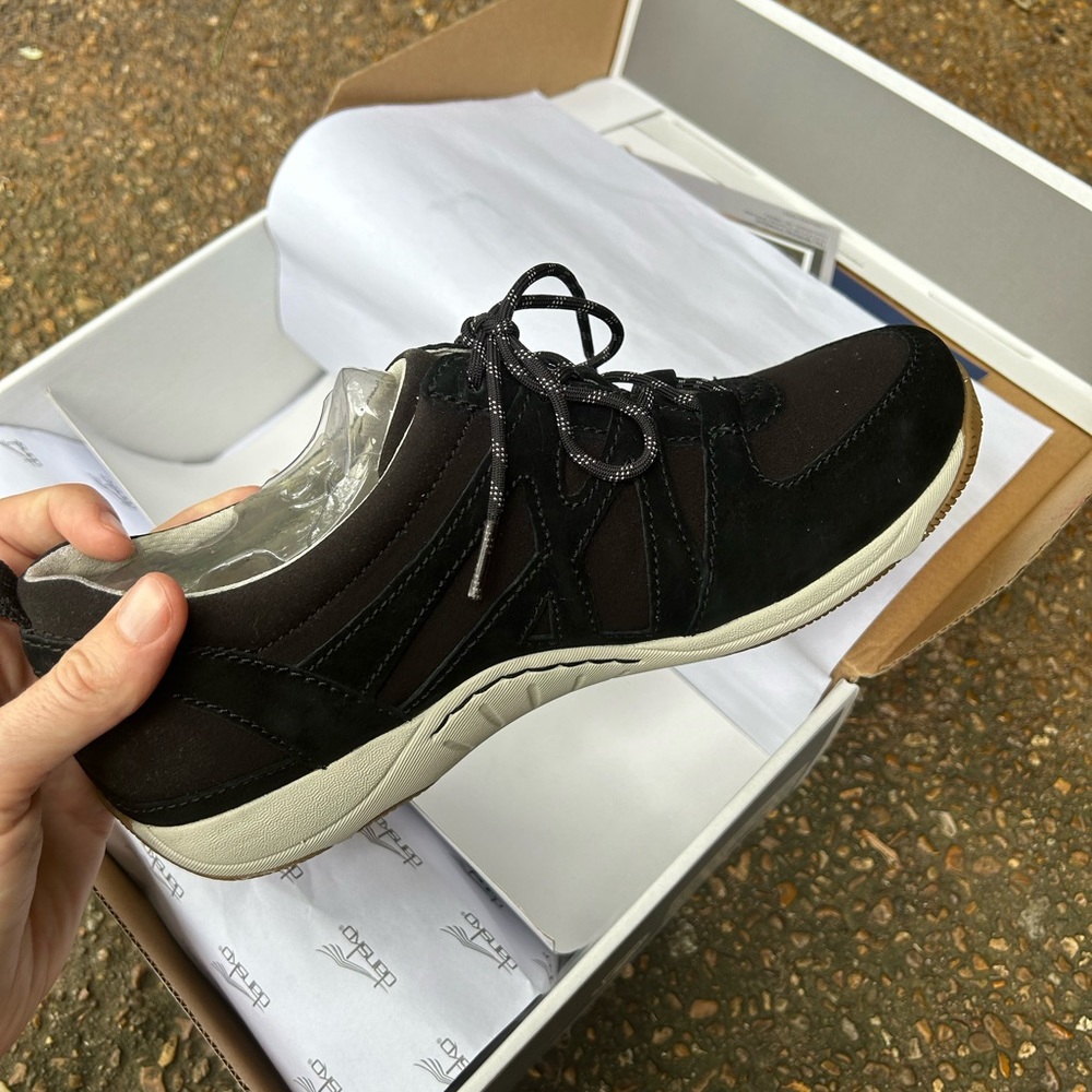 NWT Dansko Hatty Sneakers. Black Sued size Women’s 39